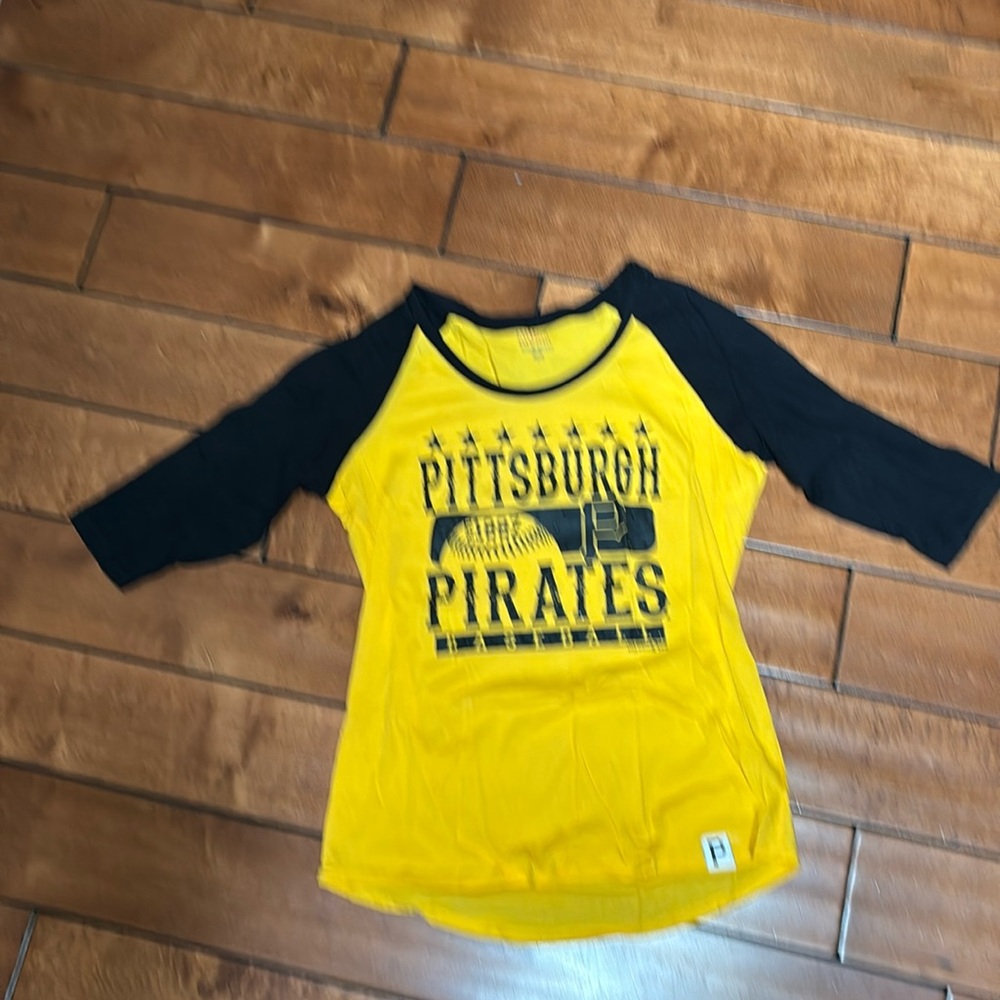Pittsburgh Pirates women’s fitted long sleeved bedazzled shirt size large